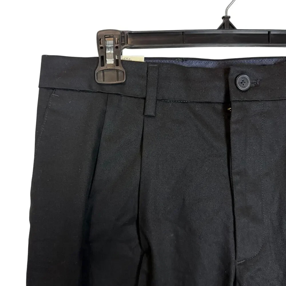 Dockers Signature Khaki Pants Men 32x30 Black Pleated Classic Fit Flex Waistband